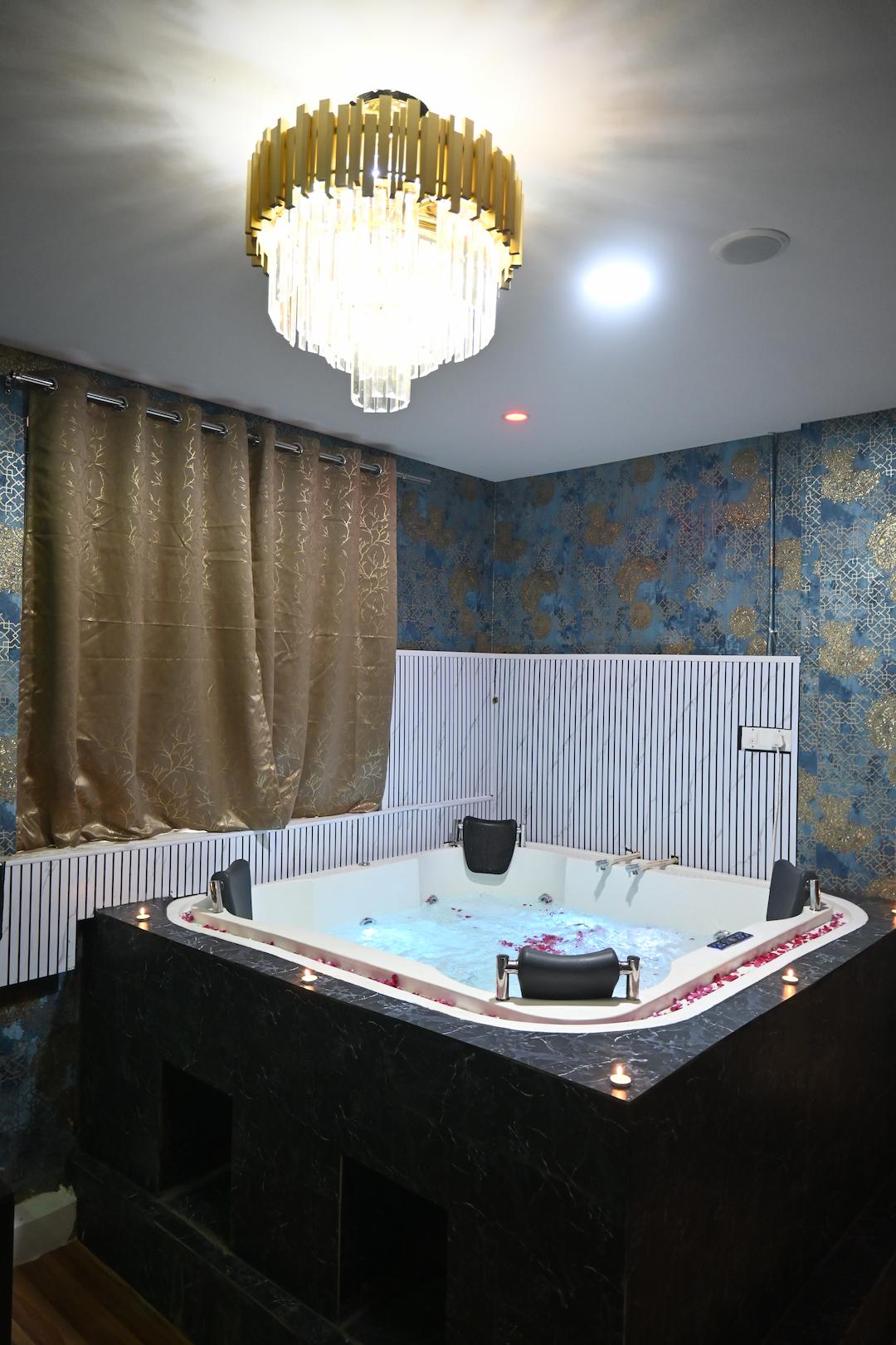 Aventra Spa Aventra couple spa Jacuzzi Image