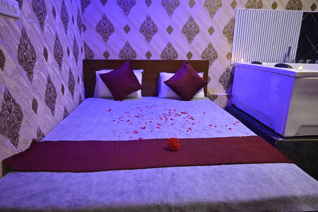 Aventra Spa Aventra Couple Spa Room with Jacuzzi 2 Image