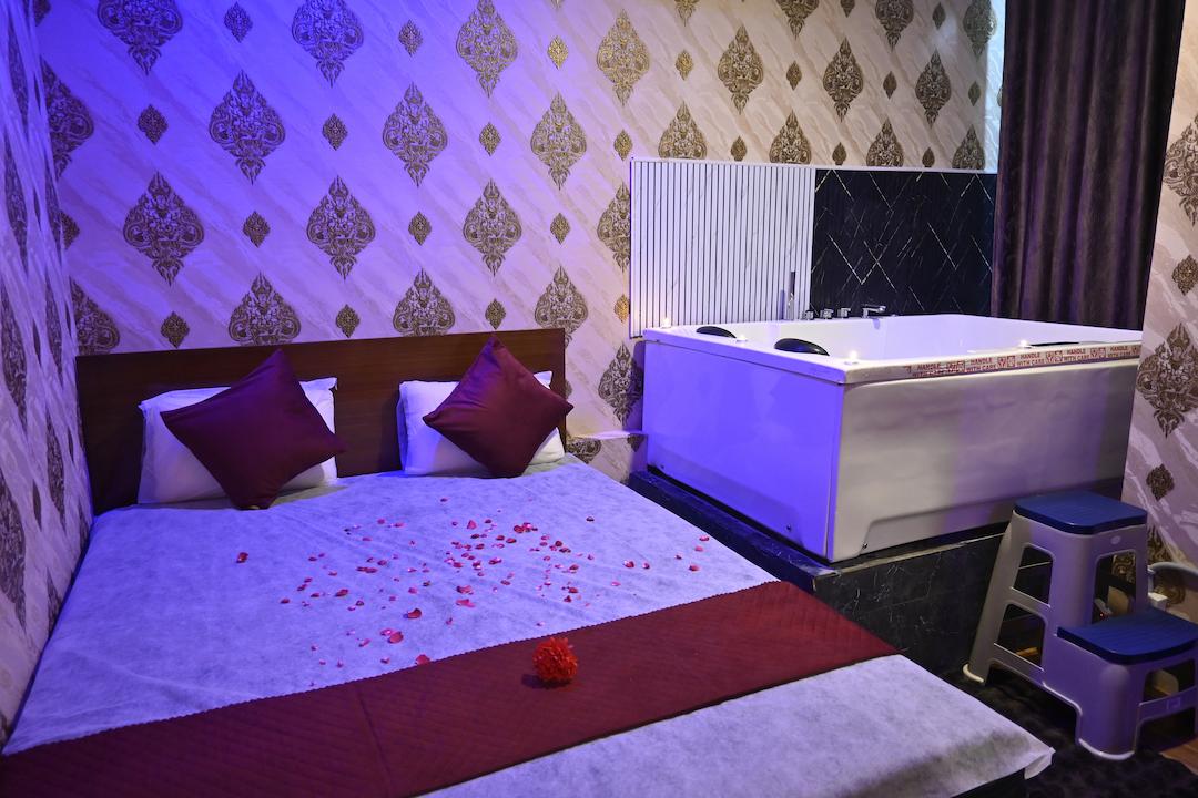 Aventra Spa Aventra Couple Spa Room with Jacuzzi Image